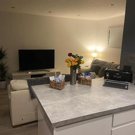 Spacious One Bedroom Ground Floor Apartment Χαρογκέιτ Εξωτερικό φωτογραφία