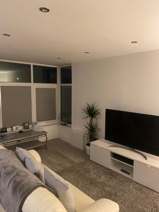 Spacious One Bedroom Ground Floor Apartment Χαρογκέιτ Εξωτερικό φωτογραφία