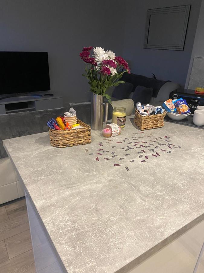 Spacious One Bedroom Ground Floor Apartment Χαρογκέιτ Εξωτερικό φωτογραφία